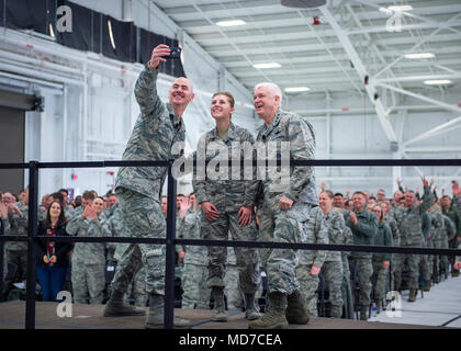 U.S. Air Force Senior Airman Paige Shepherd, 133rd Medical Group, takes a photo with Lt. Gen. L. Scott Rice, right, director, Air National Guard, and Chief Master Sgt. Ronald Anderson, left, Command Chief of the Air National Guard in St. Paul, Minn., March 25, 2018. Shepherd was recognized and coined for her outstanding achievements during a recent deployment.   (U.S. Air National Guard photo by Tech. Sgt. Austen R. Adriaens/Released) Stock Photo