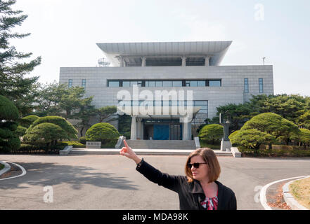 The Peace House, Apr 18, 2018 : An officer from the Public Affairs Office of the U.S. Army talks to visiting media people in front of the Peace House at the truce village of Panmunjom in the demilitarized zone (DMZ) separating North Korea from the South, in Paju, north of Seoul, South Korea. North Korean leader Kim Jong-Un and South Korean President Moon Jae-In will hold an inter-Korean summit at the Peace House, a South Korea-controlled building in Panmunjom, on April 27. Picture taken on April 18, 2018. Credit: Lee Jae-Won/AFLO/Alamy Live News Stock Photo