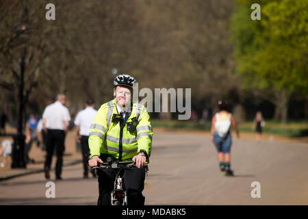 Hyde Park, London, UK. 18th April, 2018. UK Weather: People enjoying the sunshine in Hyde Park.Hyde Park, London. Credit: Sebastian Remme/Alamy Live News Stock Photo