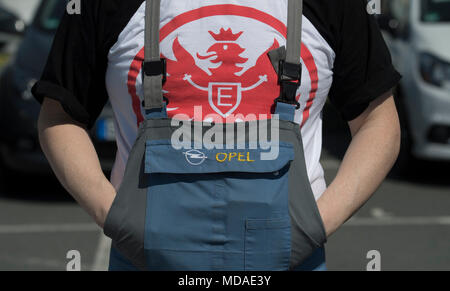 19 April 18 Germany Ruesselsheim Opel Employees On Their Way To A Works Meeting Convened By The Works Council Betriebsrat Photo Boris Roessler Dpa Stock Photo Alamy