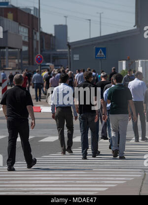 19 April 18 Germany Ruesselsheim Opel Employees On Their Way To A Works Meeting Convened By The Works Council Betriebsrat Photo Boris Roessler Dpa Stock Photo Alamy