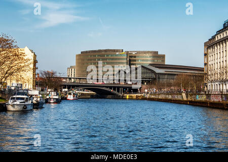 Friedrich strasseBerlin Mitte. Friedrichstrasse bahnhof, Friedrich street S-Bahn & U-bahn railway  station.Railway bridge viaduct over Spree River Stock Photo