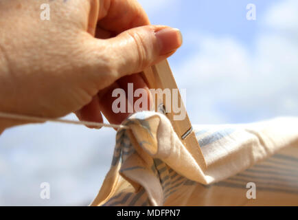 https://l450v.alamy.com/450v/mdfpn7/woman-hanging-laundry-on-a-washing-line-mdfpn7.jpg