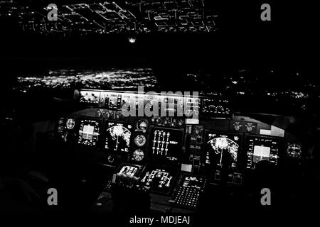 Flight Deck of a Boeing 747-400 overhead NYC (in the background) Stock Photo