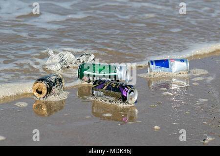 Blackpool Lancashire. UK Weather. 20/04/2018.  Sunny start to the day on the Fylde Coast as holidaymakers enjoy he warm sunshine on the seafront promenade. Credit: MediaWorldImages/AlamyLiveNews Stock Photo