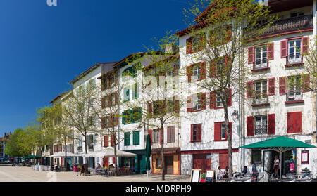 Typical storeyed houses in the Small Bayonne area (Bayonne -- Atlantic Pyrenees - Aquitaine - France). Maisons à étages typiques du Petit Bayonne. Stock Photo