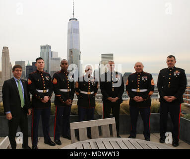 Lt. Gen. Rex McMillian (center right), commander of Marine Forces Reserve and Marine Forces North, poses for a group photo with Christopher Perkins (far left), the managing director of Citigroup, Maj. Morgan Monaghan (far right), aide de camp, and membesr of the Inspector Instructor staff with 6th Communication Battalion, Force Headquarters Group, Marine Forces Reserve at Citigroup in New York, Dec. 9, 2017. McMillian spoke with Citigroup employed veterans and executives about the Marine Forces Reserve Toys for Tots program. This is the 70th anniversary season of Toys for Tots. Since its incep Stock Photo