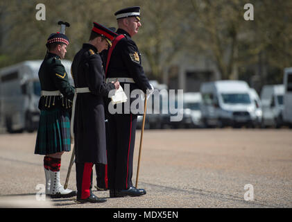 Wellington Barracks, London, UK. 20 April, 2018. Kilted soldiers assist with ceremonial guard duties in London for the next 3 weeks as Balaklava Company, 5th Battalion The Royal Regiment of Scotland takes up post in the capital. Before these operational soldiers are allowed to stand guard outside Buckingham Palace or the Tower of London, they first have to pass muster in front of some of the Army’s toughest judges. This Fit For Role Inspection requires the Edinburgh-based troops to prove their ceremonial prowess in front of senior Officers of the Household Division. Credit: Malcolm Park/Alamy  Stock Photo