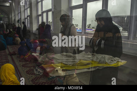 Srinagar, Jammu And Kashmir, India. 20th Apr, 2018. Kashmiri Muslim Women pray on the day of Meraj Alam inside the Hazratbal shrine. Despite incessant rainfall, thousands of devotees from across the Kashmir Valley on the Friday following of Mehraj-ul-Alam thronged the Hazratbal Shrine situated in the Srinagar, the summer capital of Indian administared Kashmir, to have a glimpse of the Holy relic (hair strand of the Prophet). Mehraj-ul-Alam, the night of ascent when the Holy Prophet Muhammad (SAW) ascended to the highest levels of Heavens, was observed on 14 April 2018 with religious fervor Stock Photo