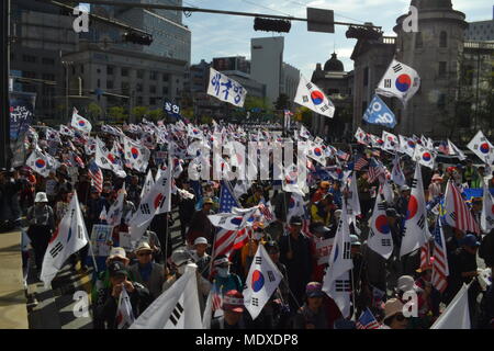 Seoul rally against President Moon Jae-in and for release of Park Gyeun-hye. Calling for declaration of war against North Korea and for the US to strengthen their alliance with South Korea. 21st April 2018 Stock Photo