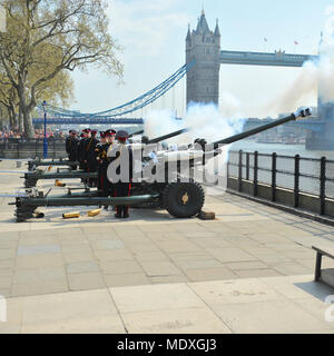 London, UK. 21st April 2018. Soldiers of The Honourable Artillery Company (HAC, the City of London’s Reserve Army Regiment) fire a 62 Gun Salute to mark the 92nd birthday of HM Queen Elizabeth II, at the Tower of London, London, England, United Kingdom.  Three L118 Ceremonial Light Guns are used to fire the 62-gun salute, across the Thames, at ten second intervals. The guns are similar to those used operationally in recent years in Afghanistan.    Credit: Michael Preston/Alamy Live News Stock Photo