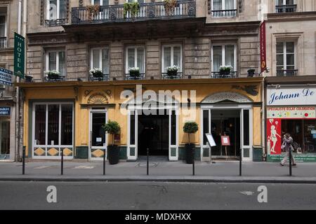 Paris, 8th arrondissement, 6 rue Chauveau Lagarde, restaurant, facade with an architecture from the First French Empire Stock Photo