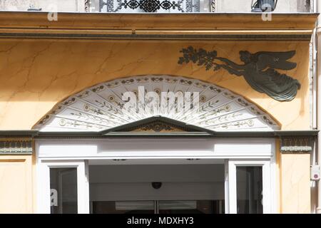 Paris, 8th arrondissement, 6 rue Chauveau Lagarde, restaurant, facade with an architecture from the First French Empire Stock Photo