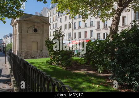 Paris, rue du faubourg Saint-Antoine, facades, fountain de Montreuil Stock Photo