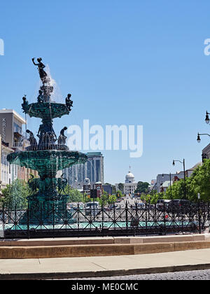 The Court Square fountain with a view east along Dexter Avenue, to the Alabama State Capitol building in Montgomery Alabama, USA. Stock Photo