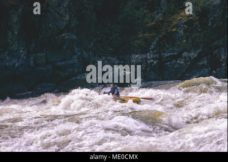 Wild Sheep Rapid Class IV, Hells Canyon, Snake River, deepest gorge in North America (7900 feet), forms the border of Idaho and Oregon. Photographer N Stock Photo