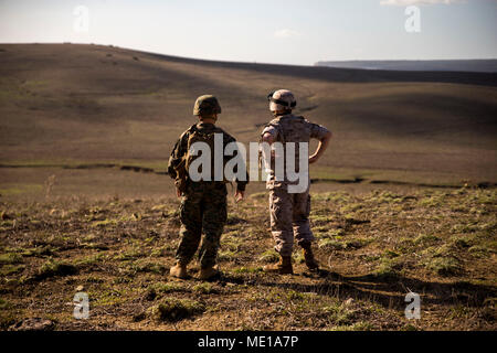 Spanish Marine Col. Juan M. Báez, deputy commander of Trecio de Armada (right), speaks with U.S. Marine Col. Michael J. Perez, the commanding officer of Special Purpose Marine Air-Ground Task Force-Crisis Response-Africa (left), at Sierra del Retin, Spain, Dec. 20, 2017. SPMAGTF-CR-AF is deployed to conduct limited crisis-response and theater-security operations in Europe and North Africa. (U.S. Marine Corps photo by Sgt. Takoune H. Norasingh/Released) Stock Photo