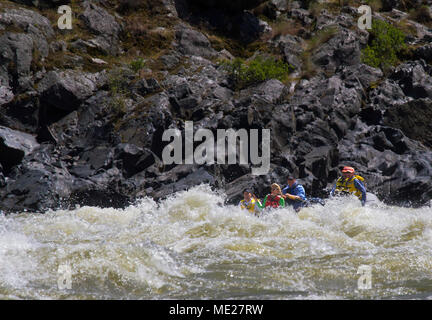 Granite Creek Rapid Class IV, Hells Canyon, Snake River, deepest gorge in North America (7900 feet), forms the border of Idaho and Oregon. Photographe Stock Photo