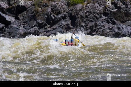 Granite Creek Rapid Class IV, Hells Canyon, Snake River, deepest gorge in North America (7900 feet), forms the border of Idaho and Oregon. Photographe Stock Photo