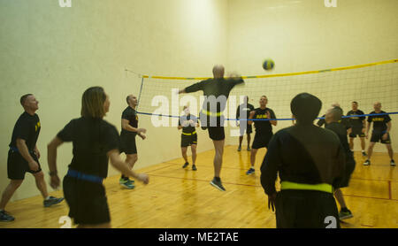 Majors throughout the Top Notch 11th Air Defense Artillery “Imperial” Brigade play a game of Walleyball against each other to build teamwork during the Majors Forum Al Udeid Air Base, Qatar, Dec. 29, 2017. The Majors Forum was designed to build cohesion, build relationships and provide professional development to the field grade officers. (U.S. Army photo by Staff Sgt. Johnathan Hoover) Stock Photo