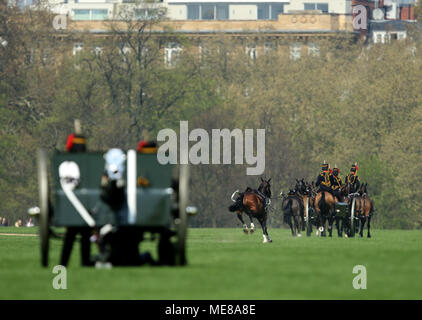 London, UK, 21 April 2018. The loose horse catches up with the other horses. A 41-gun salute is fired by the Kings Troop Royal Horse Artillery in Hyde Park today to mark the 92nd birthday of HM Queen Elizabeth II. HM Queen Elizabeth II is Britain's longest serving monarch. Kings Troop Royal Horse Artillery gun salute, Hyde Park, London, on April 21, 2018. Credit: Paul Marriott/Alamy Live News Stock Photo