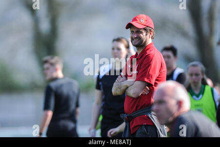 Weston-super-Mare, UK, 21 April 2018. Joe Montemurro, Manager of Arsenal watches his side draw 0-0 with Yeovil Town Ladies FC at The Woodspring Stadium. © David Partridge / Alamy Live News Stock Photo