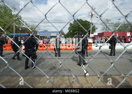 Newnan, Georgia, USA. 21st Apr, 2018. An estimated 35 Neo Nazi white supremacists gather to rally in park in this small Georgia town, surround by by hundreds of law enforcement personnel and hundreds of anti-white supremacist protesters Credit: Robin Rayne Nelson/ZUMA Wire/Alamy Live News Stock Photo