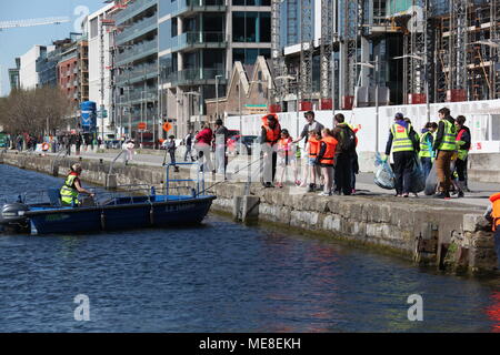 Dublin, Ireland. 21st Apr, 2018. Volunteers clean up the Grand Canal in Dublin, Ireland, April 21, 2018. Thousands of local volunteers participated in a campaign on Saturday to clean up rivers, canals, beaches and lakes in the city to mark the Earth Day which falls on April 22 annually. Credit: Zhang Qi/Xinhua/Alamy Live News Stock Photo