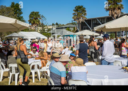 Sunday 22nd April 2018, Sydney,Australia. Annual Hunter Valley wine growers descend on Avalon Beach suburb in Sydney for Uncorked Avalon for fine food and wine tasting and sales. Credit: martin berry/Alamy Live News Stock Photo