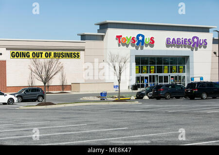 A logo sign outside of a joint Toys 'R' Us and Babies 'R' Us retail store in Columbia, Maryland with 'Going Out Of Business' signage on April 20, 2018 Stock Photo