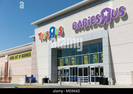 A logo sign outside of a joint Toys 'R' Us and Babies 'R' Us retail store in Columbia, Maryland with 'Going Out Of Business' signage on April 20, 2018 Stock Photo