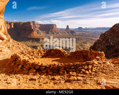 View of False Kiva, an old Anasazi construction that is purportedly was a facility for religious ceremonies. Canyonlands National Park, near Moab, Uta Stock Photo