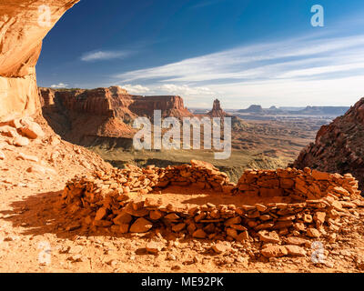 View of False Kiva, an old Anasazi construction that is purportedly was a facility for religious ceremonies. Canyonlands National Park, near Moab, Uta Stock Photo