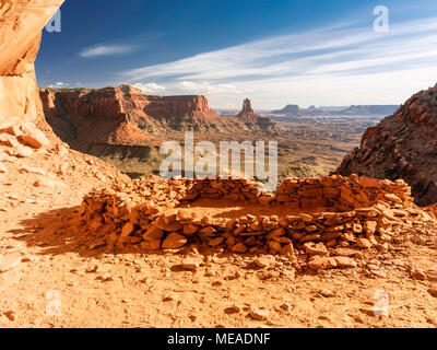 View of False Kiva, an old Anasazi construction that is purportedly was a facility for religious ceremonies. Canyonlands National Park, near Moab, Uta Stock Photo