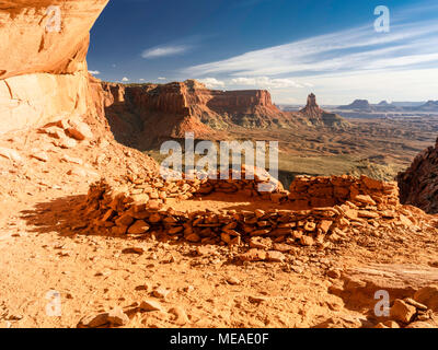 View of False Kiva, an old Anasazi construction that is purportedly was a facility for religious ceremonies. Canyonlands National Park, near Moab, Uta Stock Photo