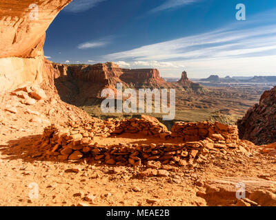 View of False Kiva, an old Anasazi construction that is purportedly was a facility for religious ceremonies. Canyonlands National Park, near Moab, Uta Stock Photo