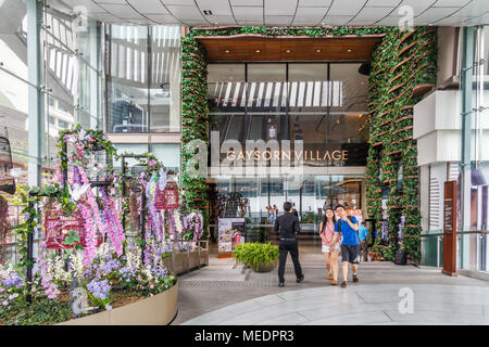 BANGKOK, THAILAND - MARCH 12, 2017: Gaysorn Village Shopping Mall, a luxury  shopping mall is showing Louis Vuitton collection in Bangkok, Thailand ear  Stock Photo - Alamy