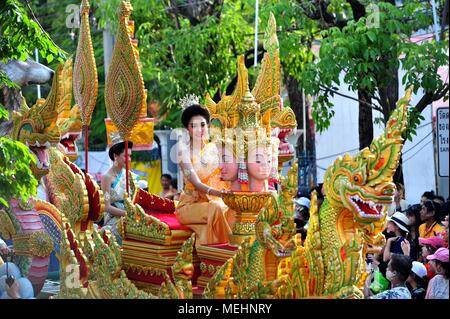 Bangkok, Thailand. 22nd Apr, 2018. Women wearing traditional Thai costumes take part in a parade celebrating Phra Pradaeng Songkran Festival in Phra Pradaeng District, Samut Prakan Province, in the outskirt of Bangkok, Thailand, April 22, 2018. Credit: Rachen Sageamsak/Xinhua/Alamy Live News Stock Photo