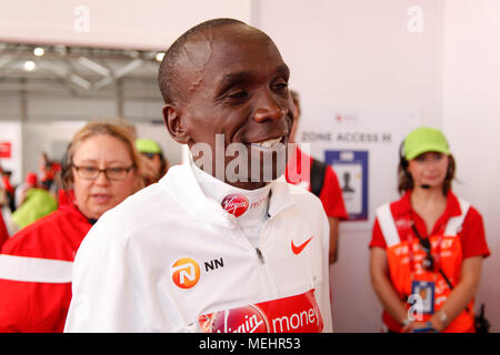 London, UK, 22 April 2018. Eliud Kipchoge after he finished the Marathon Credit: Alex Cavendish/Alamy Live News Stock Photo