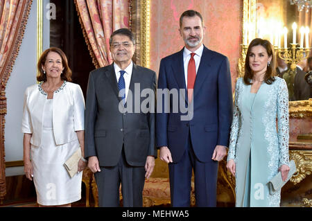 Sergio Ramirez with wife Gertrudis Guerrero Mayorga, King Felipe VI. by Spain and King Letizia of Spain at the reception for the official lunch on the occasion of the presentation of the Spanish literary prize Premio Miguel de Cervantes in the Palacio Real. Madrid, 20.04.2018 | usage worldwide Stock Photo