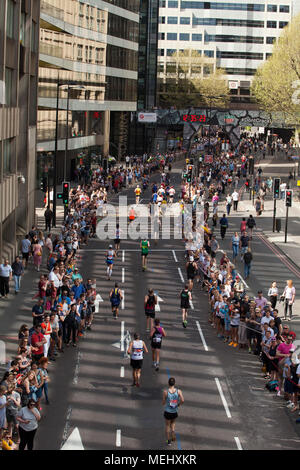 London, UK  April 22nd, 2018  Scenes from the VIRGIN LONDON MARATHON at Lower Thames Street, in the City of London.  Quick 'club' runners get closer to home. Credit: Motofoto/Alamy Live News Stock Photo