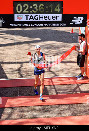 London, UK, 22 April 2018. During the 2018 Virgin Money London Marathon on Sunday, 22 April 2018. London, England. Credit: Taka G Wu Credit: Taka Wu/Alamy Live News Stock Photo