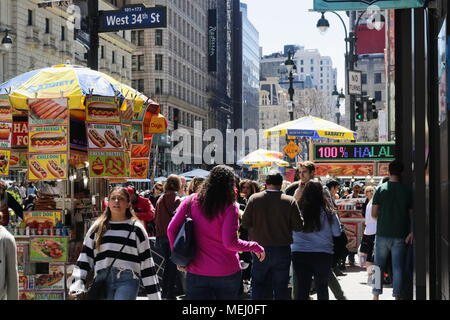 New York City, New York, USA. 22nd Apr, 2018. From Times Square to the Flatiron District and down to Union Square, New Yorkers were out in force enjoying a brilliant spring day on this Earth Day and engaging in a variety of activities. Credit: G. Ronald Lopez/ZUMA Wire/Alamy Live News Stock Photo