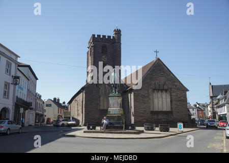 Duke of Wellington Statue in front of St Mary's Church, Brecon Powys Stock Photo