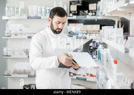 Pharmacists working in the pharmacy store Stock Photo