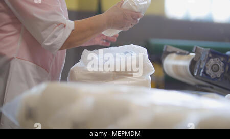 Worker packing crystal sugar at the sugar refinery Stock Photo - Alamy