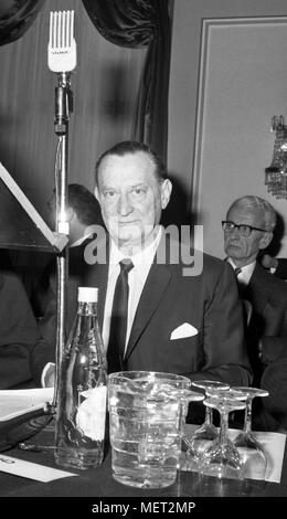 Sir William Carr, chairman of the News of the World, at the shareholders' meeting, which is likely to decide the struggle between Rupert Murdoch, chairman of the Australian group News Ltd, and Robert Maxwell, millionaire Labour MP, for the control of the newspaper. The meeting was held at the Connaught Rooms in London. Stock Photo