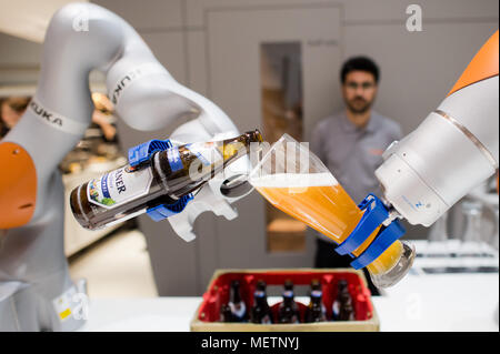 Hanover, Germany. 23 April 2018, Robots of KUKA AG serve alcohol-free 'Hefeweize' at the Hannover Messe 2018 (lit. Hanover Fair 2018). Photo: Julian Stratenschulte/dpa Credit: dpa picture alliance/Alamy Live News Stock Photo