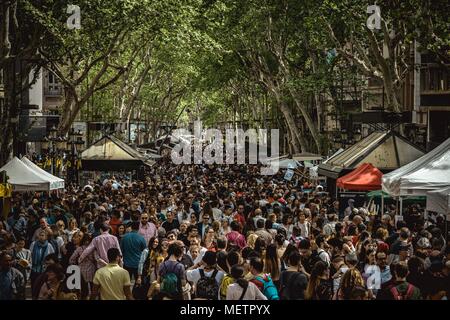 Barcelona, Spain. 23rd Apr, 2018. Tens of Thousands fill Barcelona's 'Rambla' as the city turns into a huge outdoor bookstore, flooded with stands of books offering the latest works on Saint George's Day, also known as the 'Day of the book' in Catalonia. Credit: Matthias Oesterle/Alamy Live News Stock Photo