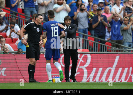London, UK. 22nd Apr, 2018. Antonio Conte, the Chelsea manager with Olivier Giroud of Chelsea (18) as he is substituted . The Emirates FA Cup semi final match, Chelsea v Southampton at Wembley Stadium in London on  Sunday 22nd April 2018.  this image may only be used for Editorial purposes. Editorial use only, license required for commercial use. No use in betting, games or a single club/league/player publications. pic by Andrew Orchard/Andrew Orchard sports photography/Alamy Live news Stock Photo
